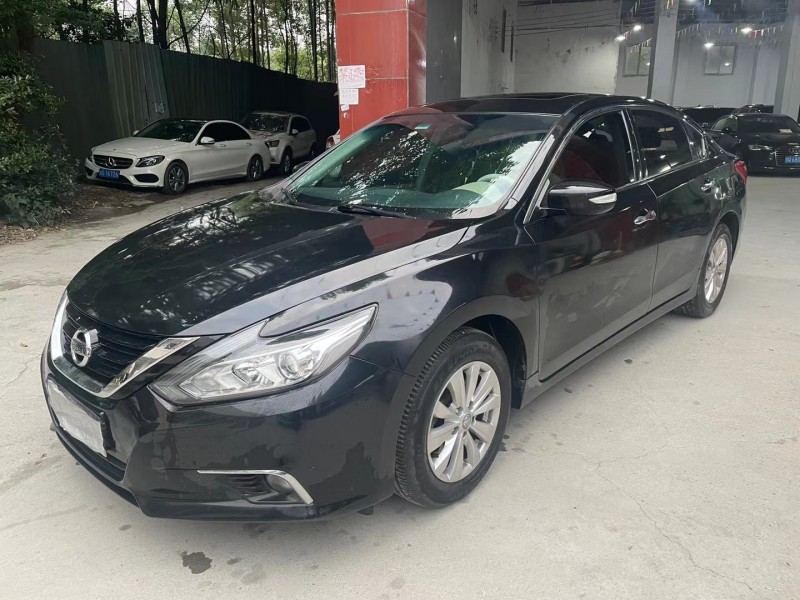 成都17年日产天籁8