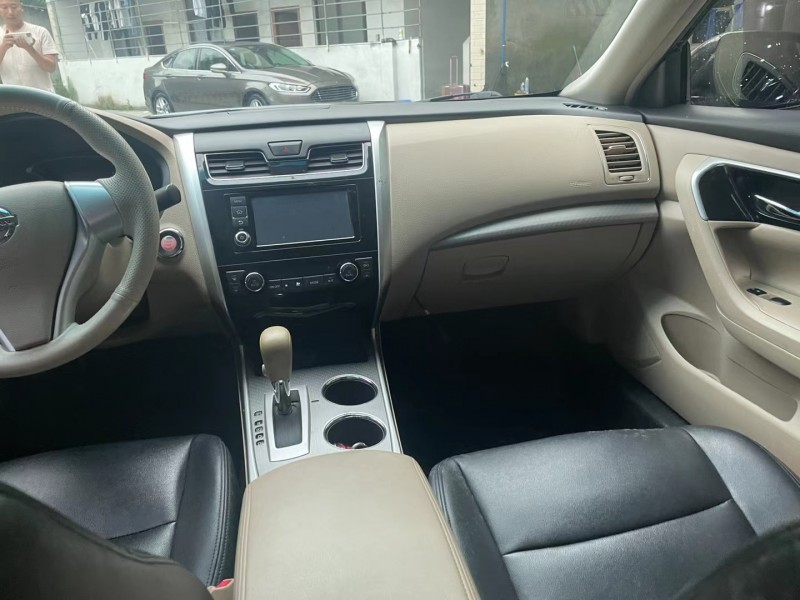 成都17年日产天籁5