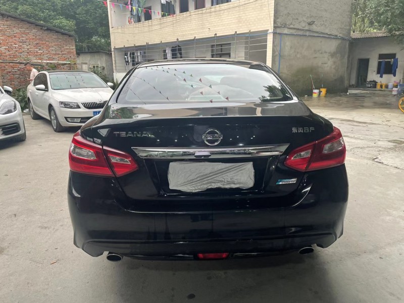 成都17年日产天籁1