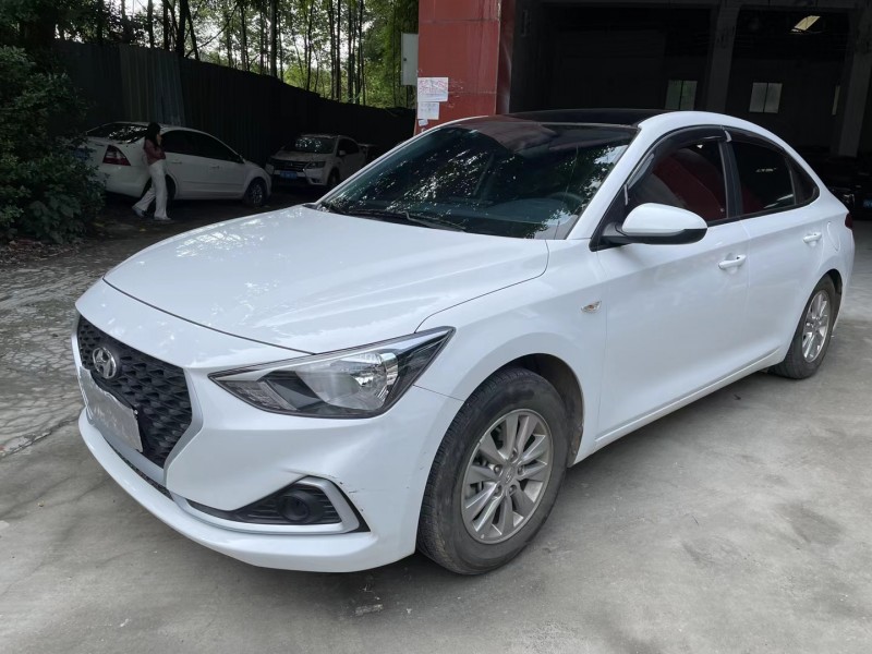 成都20年现代悦动2