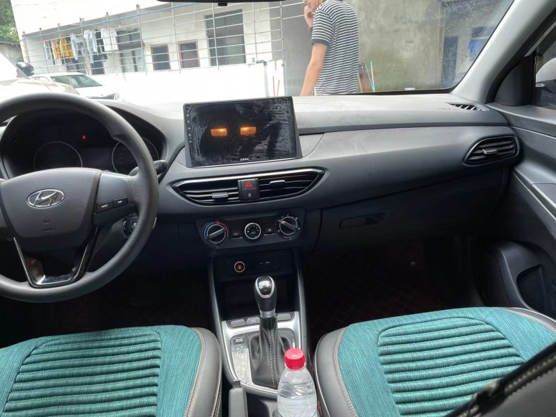 成都20年现代悦动6