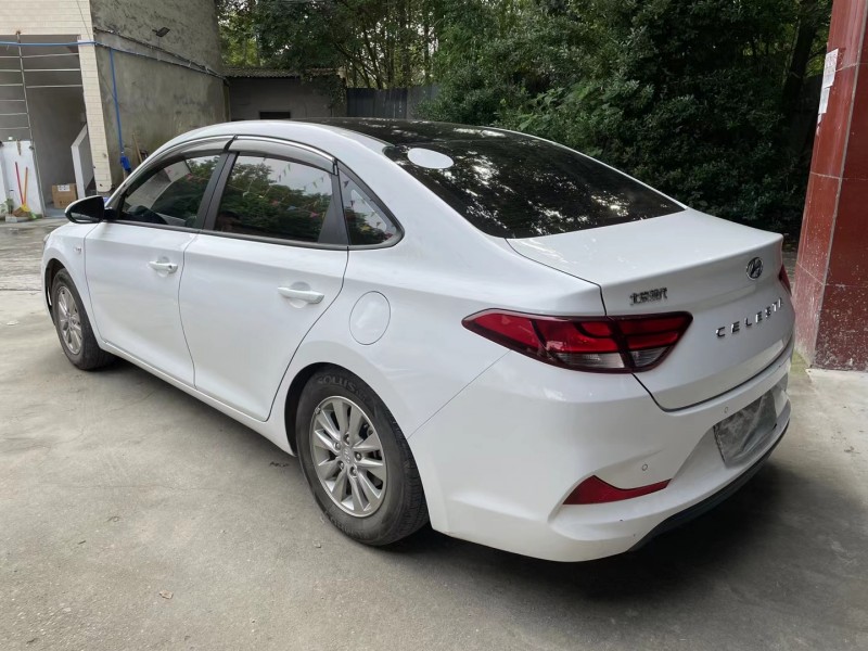 成都20年现代悦动7