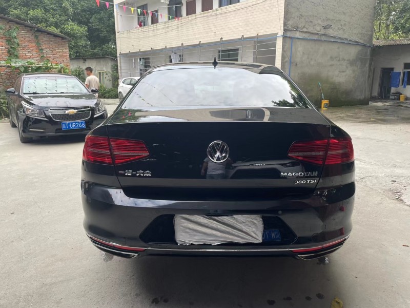 成都17年大众迈腾9