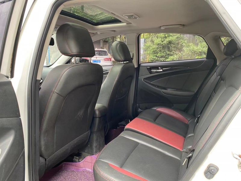 成都14年长安汽车逸动6