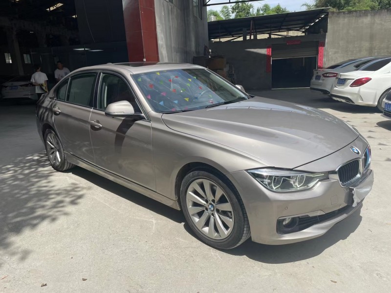 成都16年宝马3系8