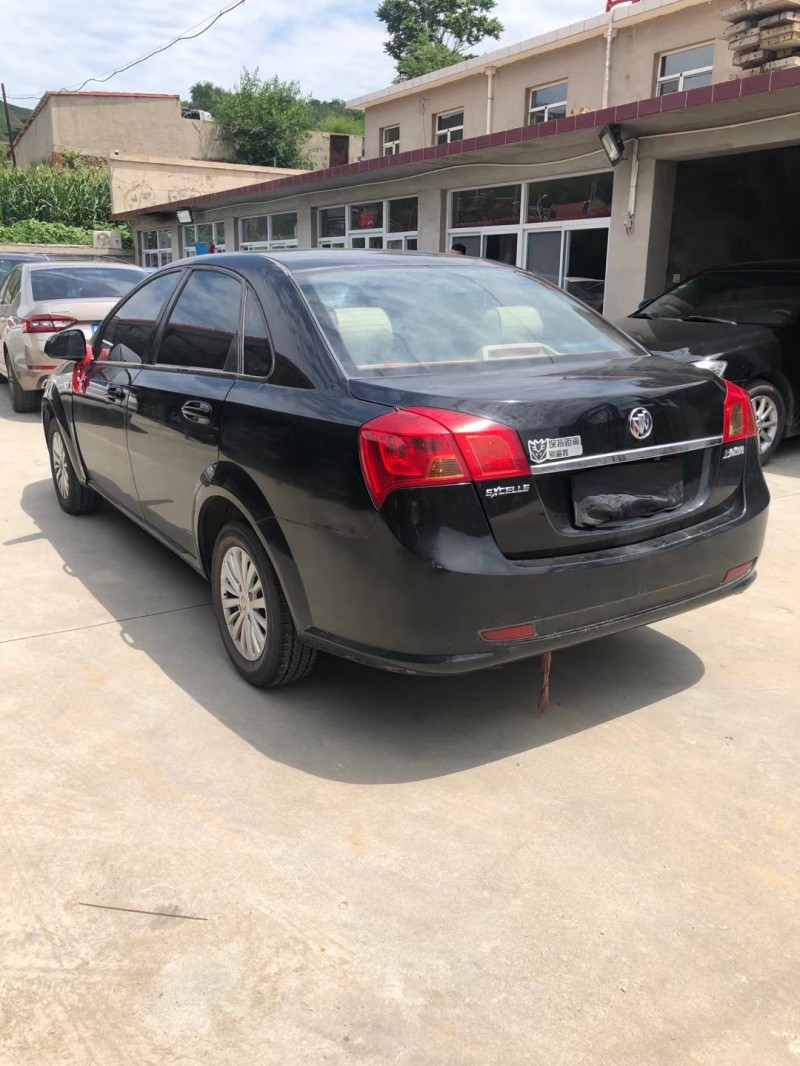 保定15年别克凯越5