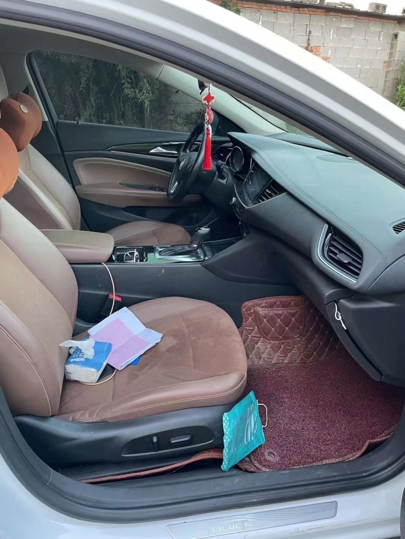 宜春18年别克君威8