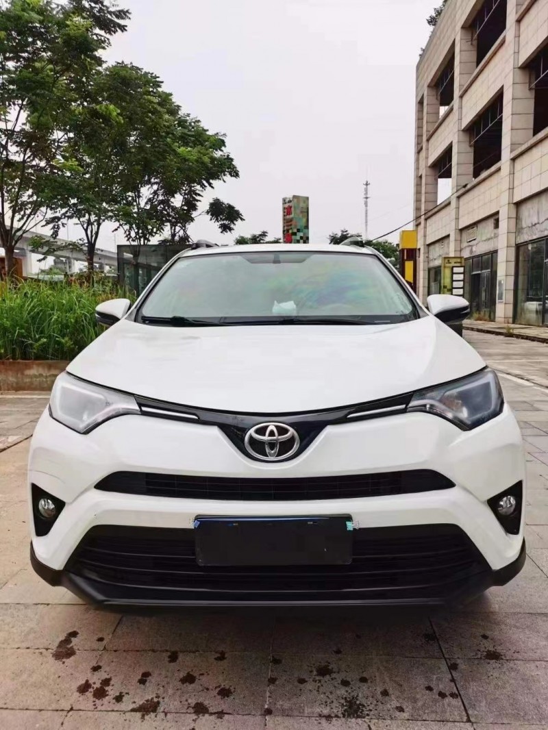 黃岡17年豐田RAV48