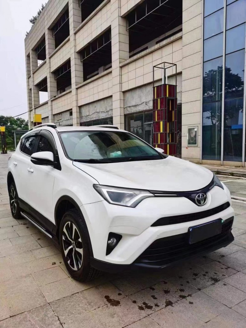 黃岡17年豐田RAV46