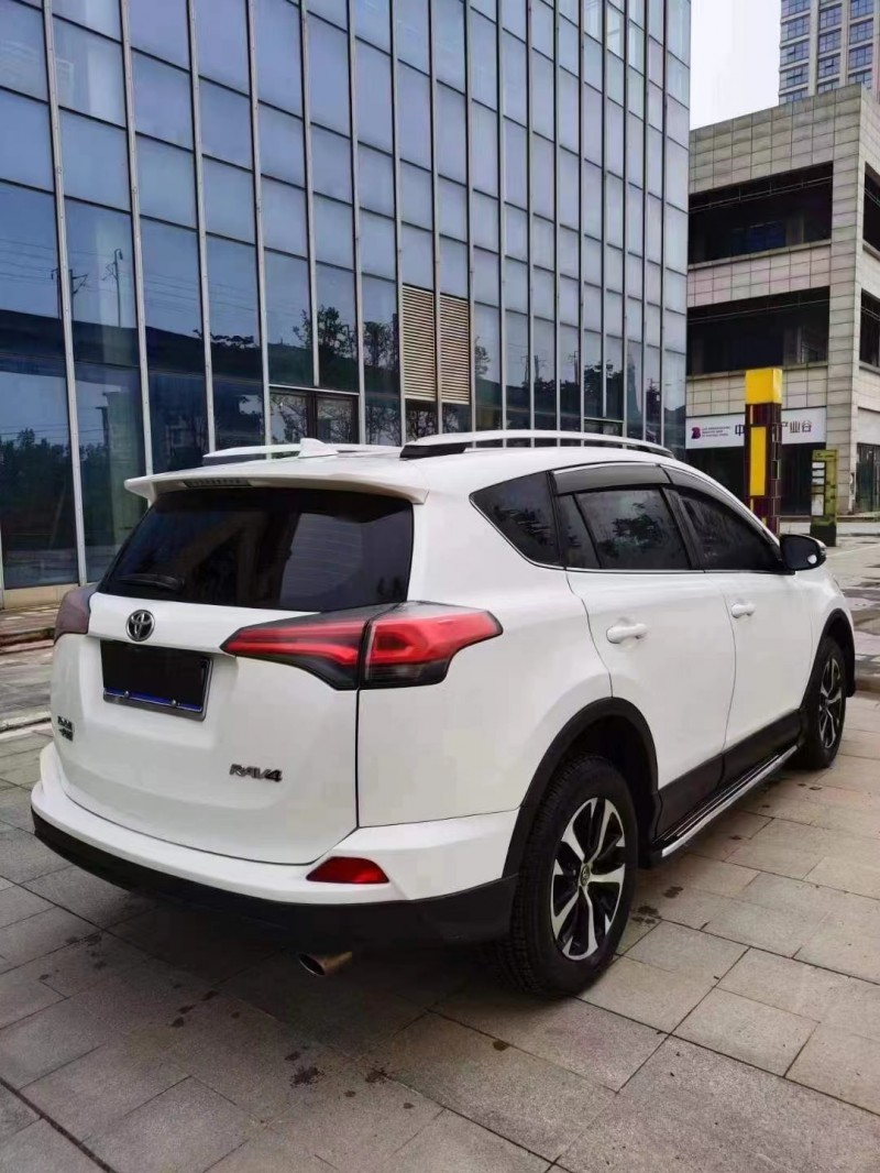黃岡17年豐田RAV49