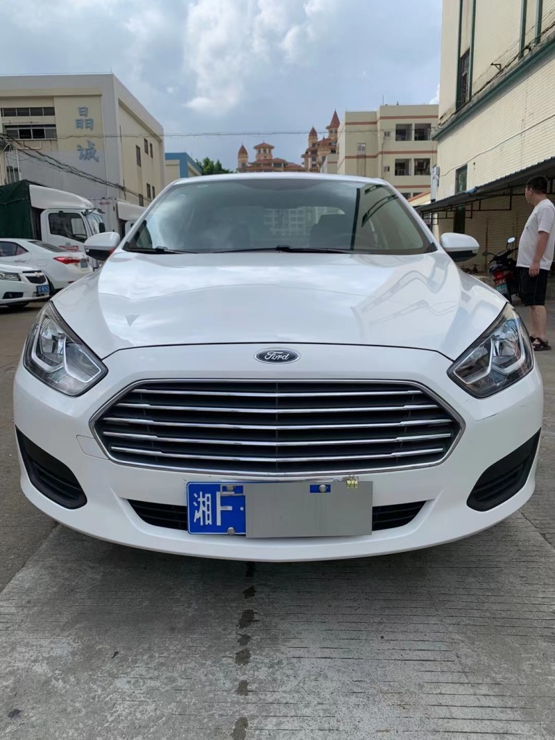 中山20年福特福睿斯1