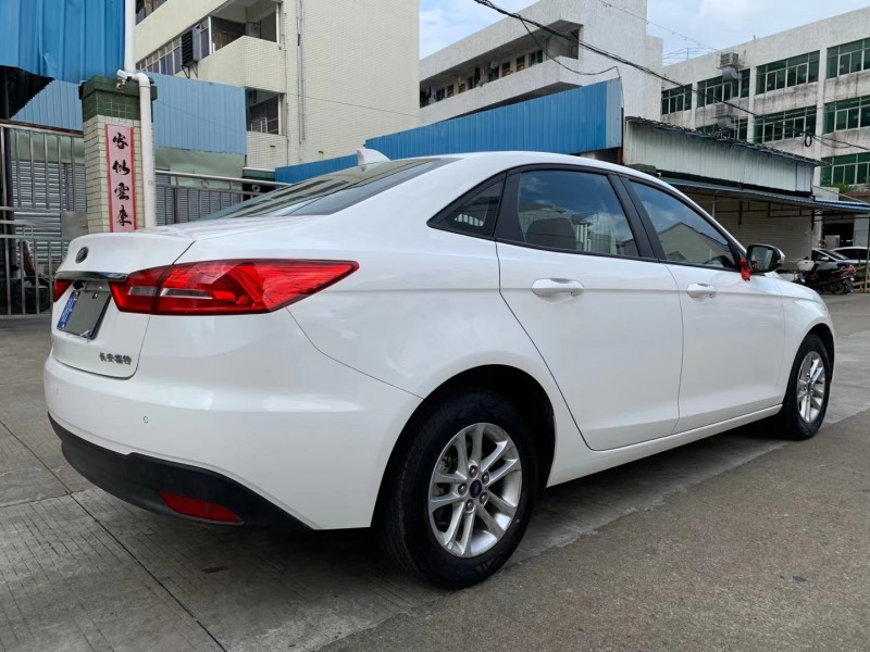 中山20年福特福睿斯5