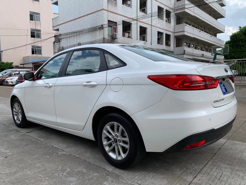 中山20年福特福睿斯6