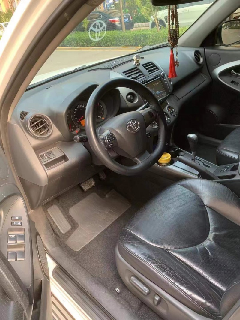 長治12年豐田RAV44