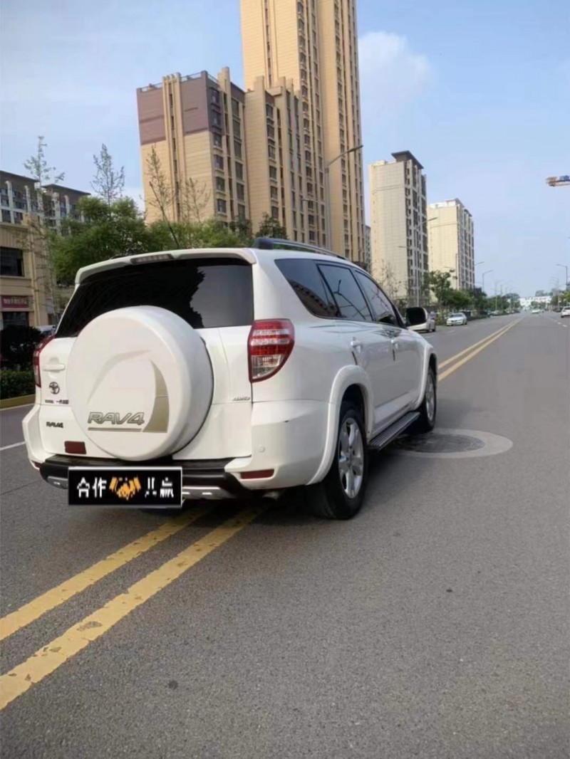 長治12年豐田RAV43