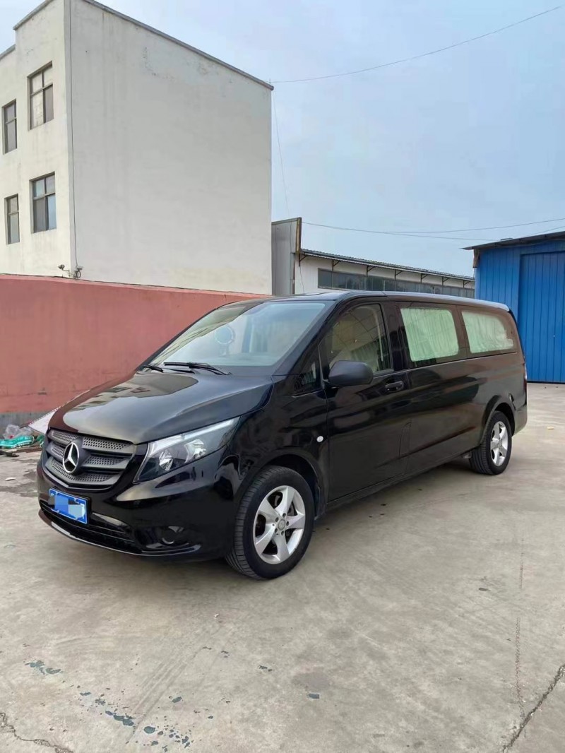 济南19年奔驰威霆2