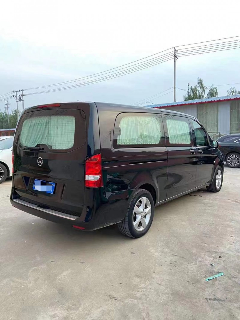 济南19年奔驰威霆8