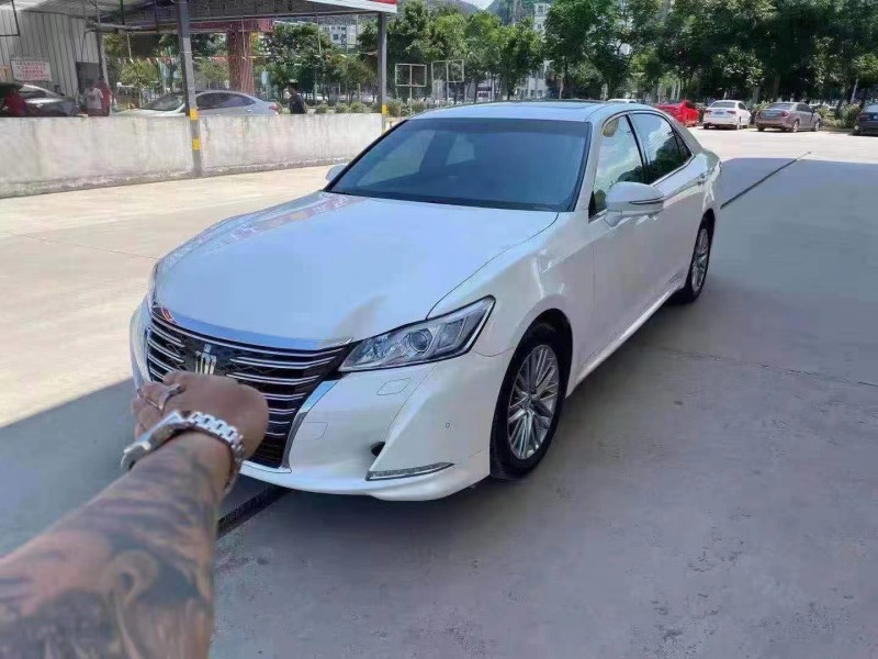 邵阳17年丰田皇冠6