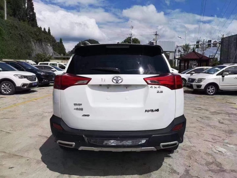 貴陽14年豐田RAV46