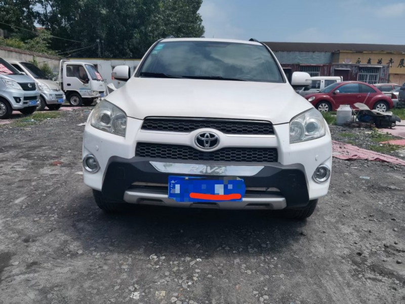 郑州13年丰田RAV49