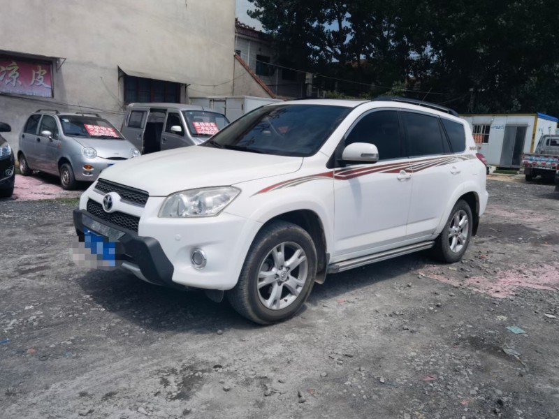 郑州13年丰田RAV47