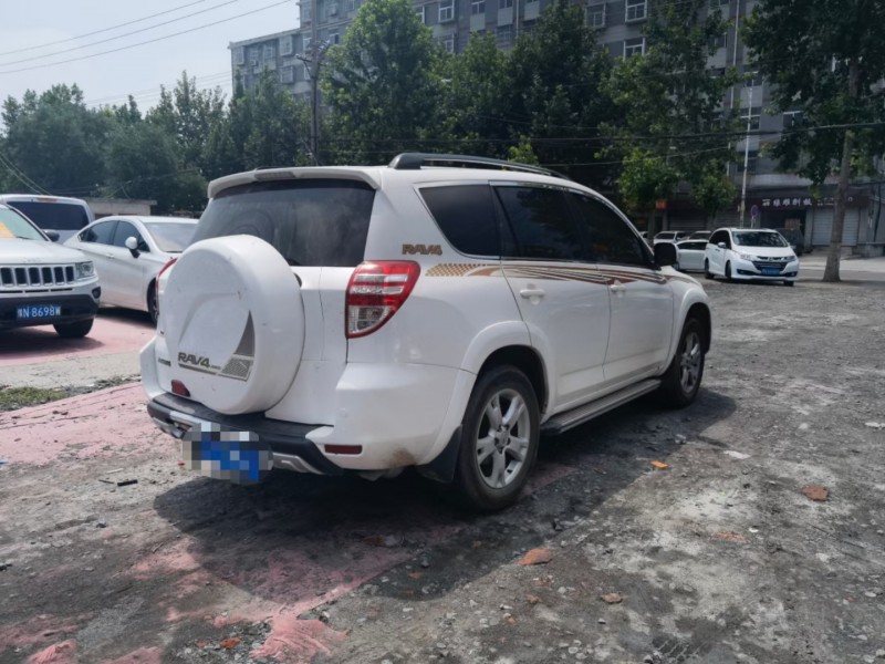 郑州13年丰田RAV46