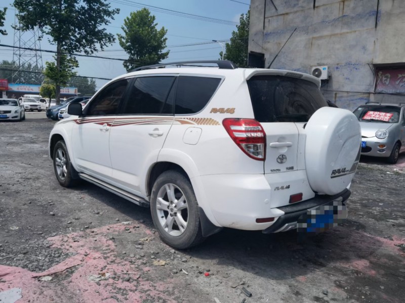 郑州13年丰田RAV44
