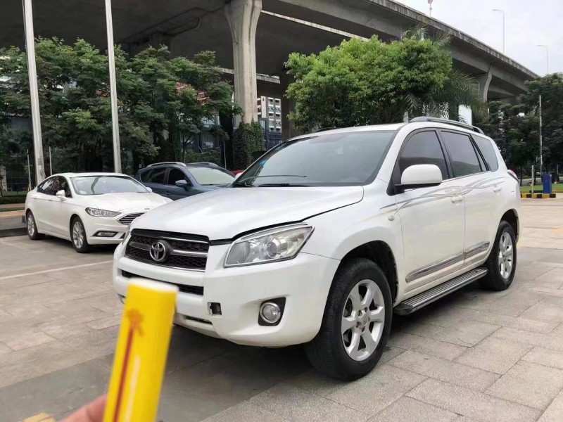 孝感11年豐田RAV48