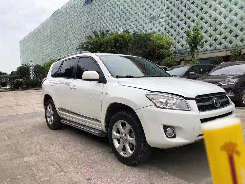 孝感11年豐田RAV47
