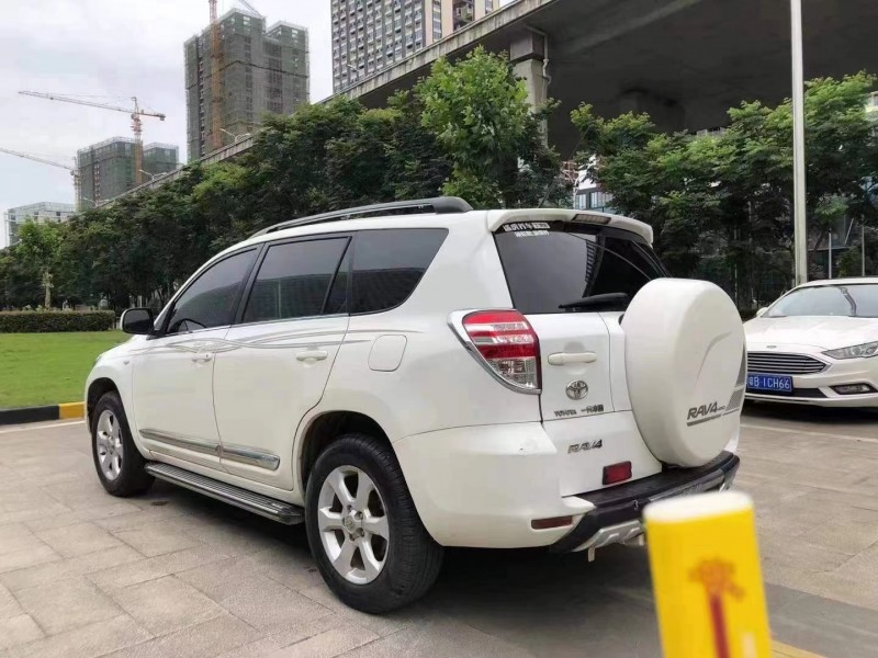 孝感11年豐田RAV42