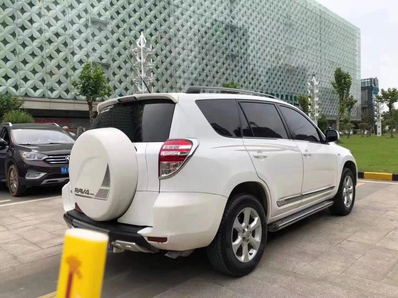 孝感11年豐田RAV43