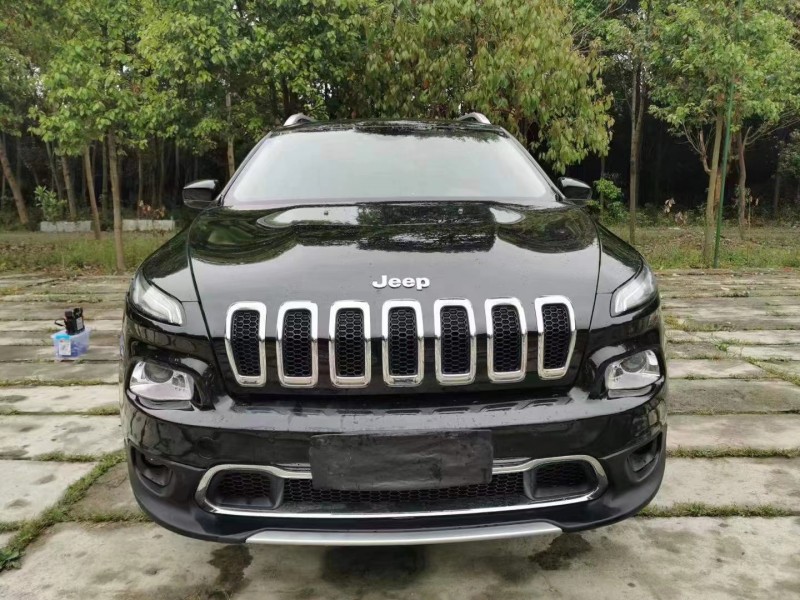 成都16年Jeep自由光1