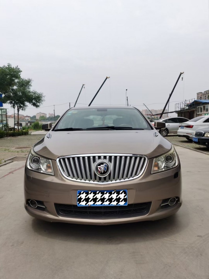 青岛11年别克凯越9