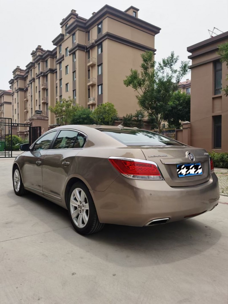 青岛11年别克凯越5