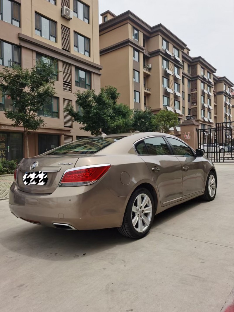 青岛11年别克凯越4