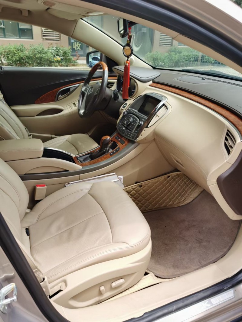 青岛11年别克凯越1