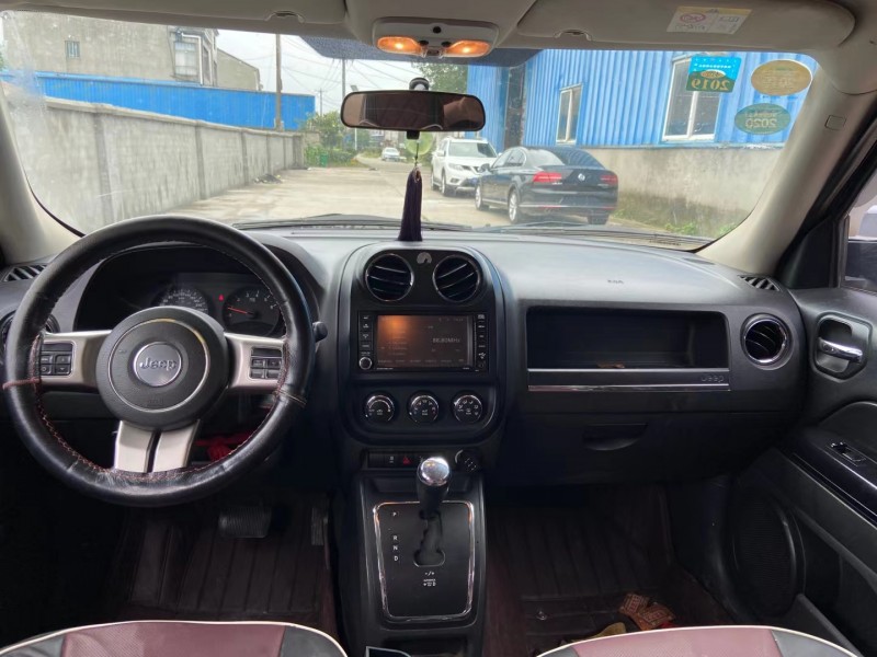荊門13年Jeep自由客6