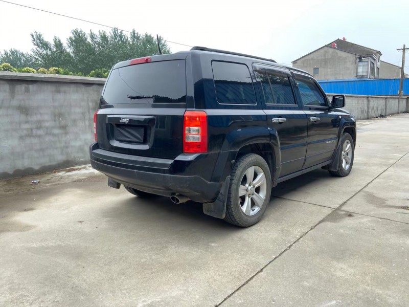 荊門13年Jeep自由客8