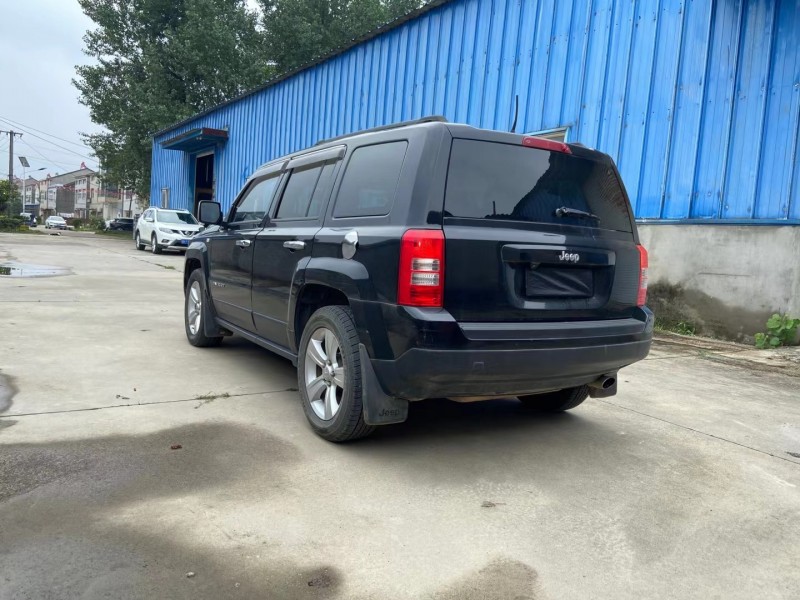 荊門13年Jeep自由客7