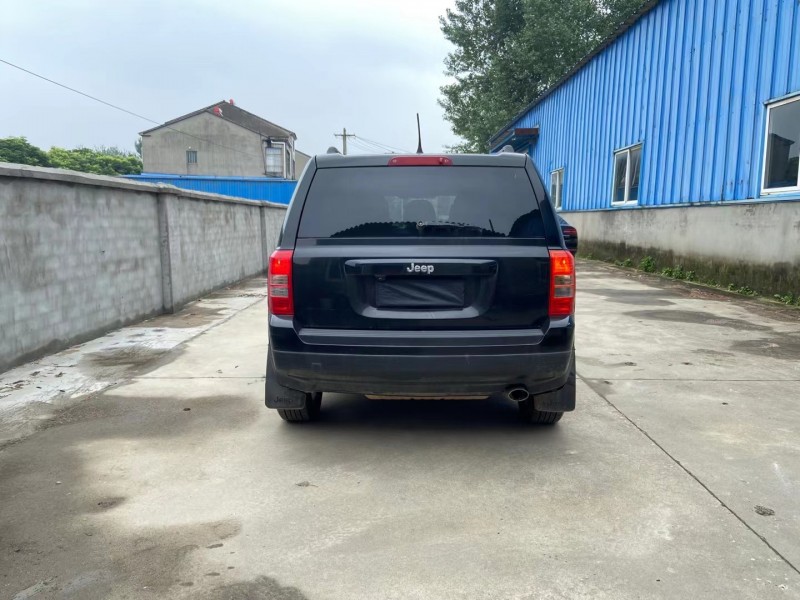荊門13年Jeep自由客9