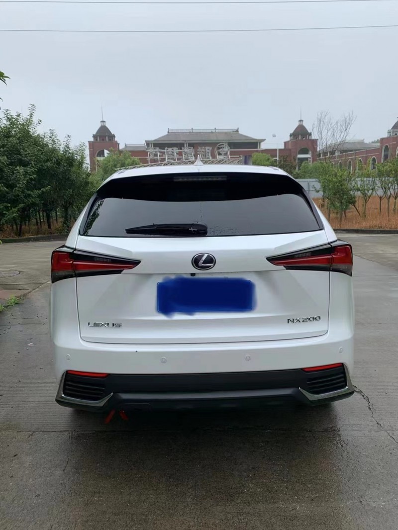 宜昌20年雷克薩斯NX4