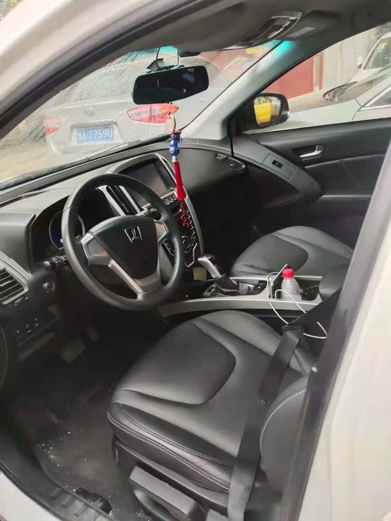 開封16年納智捷優6 SUV3