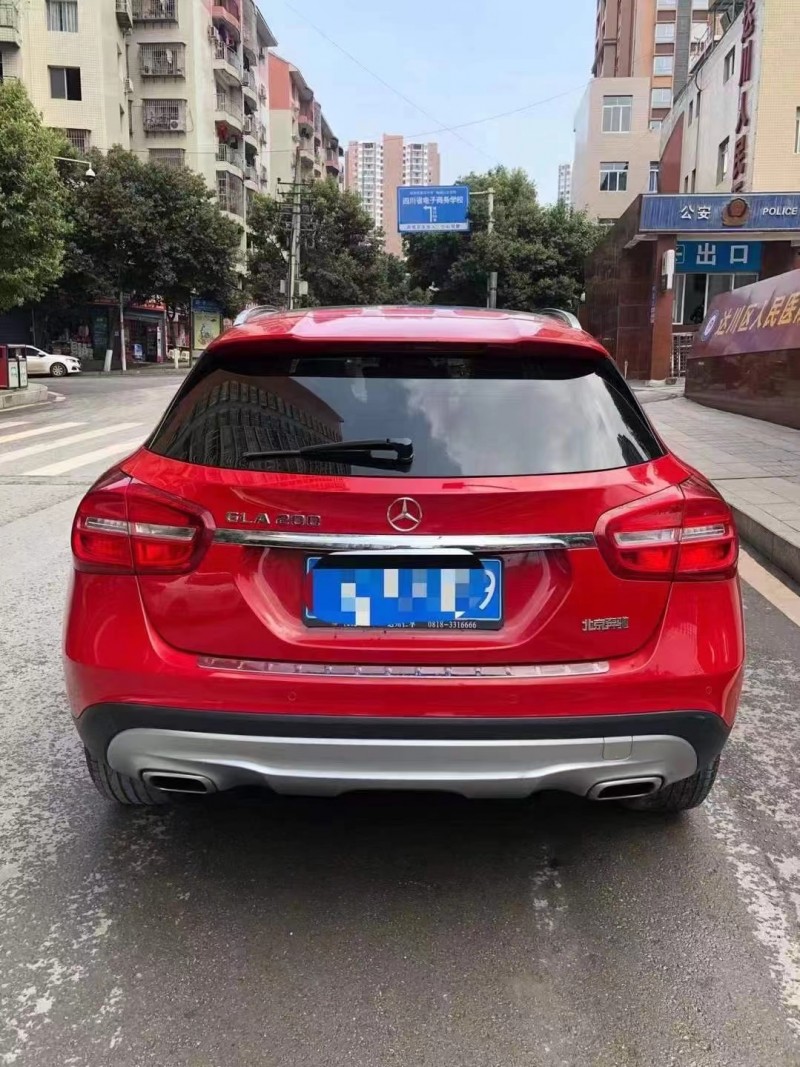 济宁17年奔驰CLA8