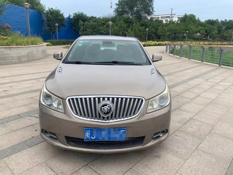 枣庄10年别克君越1