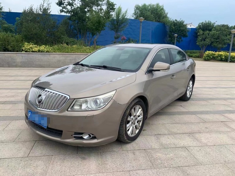 枣庄10年别克君越2