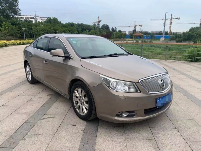 枣庄10年别克君越3