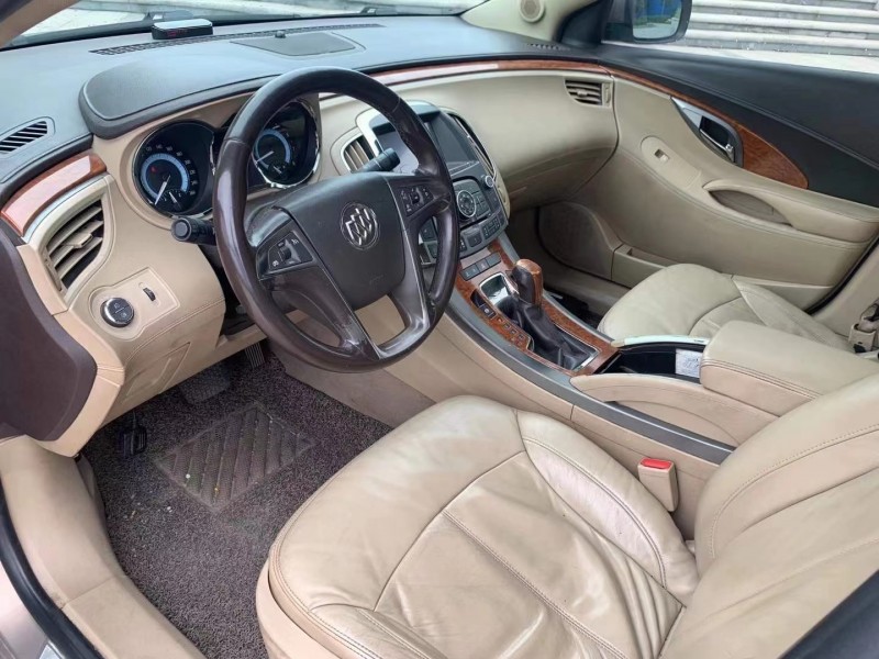 枣庄10年别克君越5