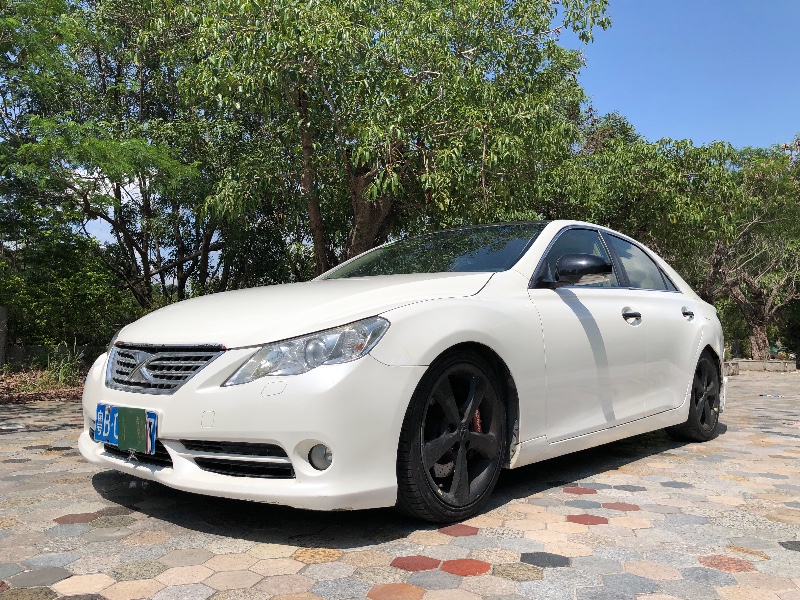 深圳13年丰田锐志8