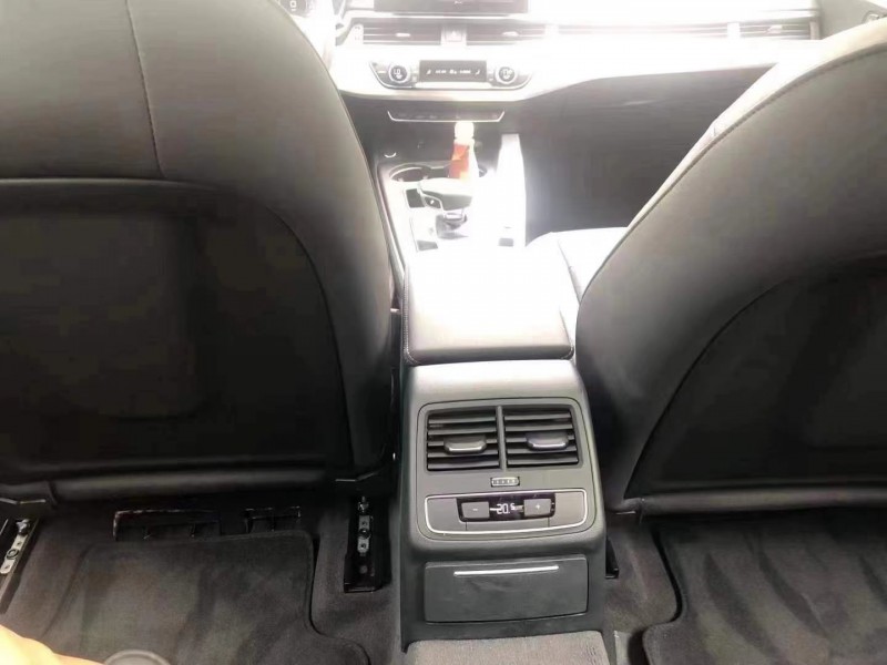 成都21年奥迪A4L5