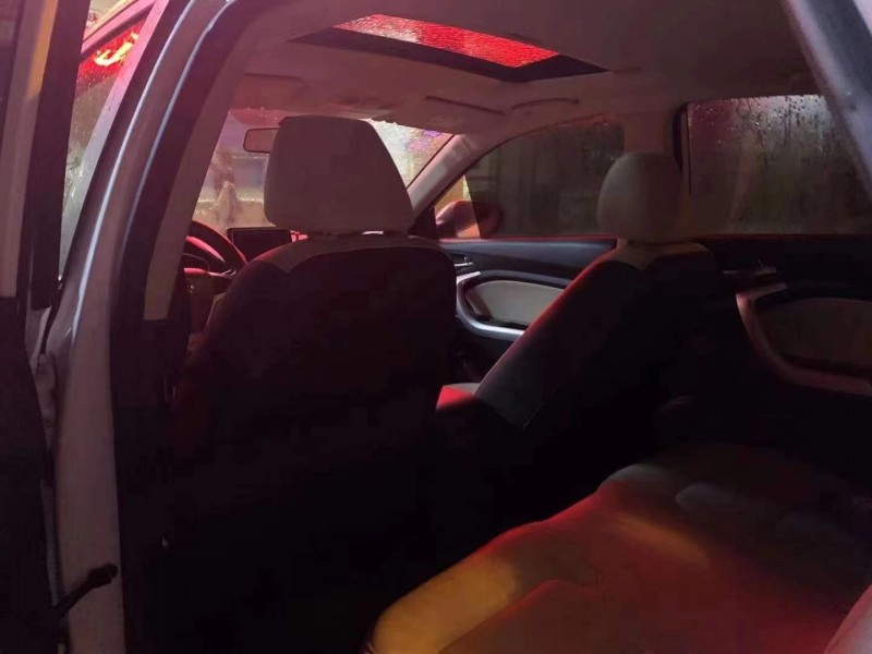 重慶17年長安汽車悅翔V74